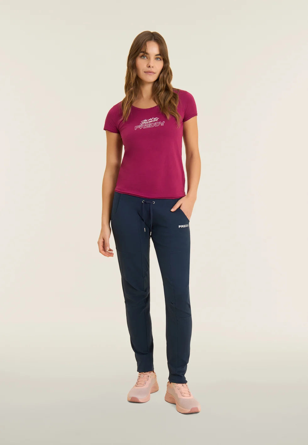 t-shirt + pantalone 