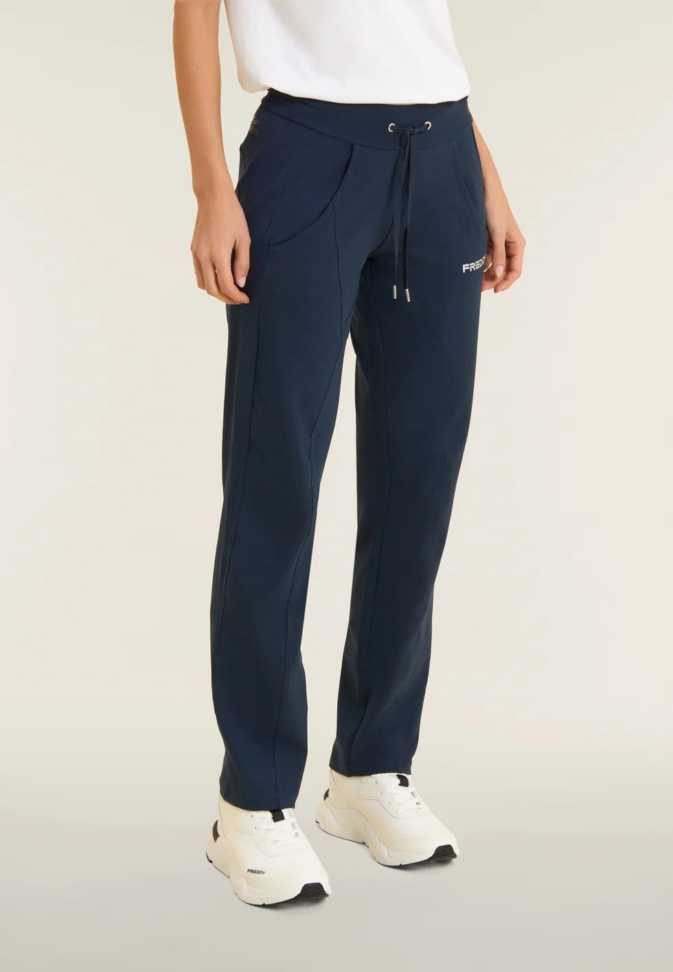 t-shirt + pantalone 