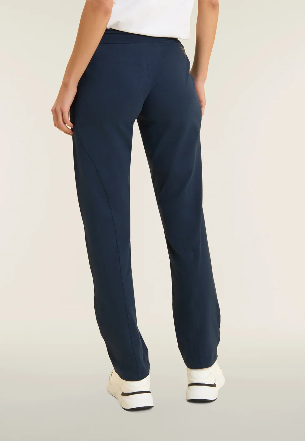 t-shirt + pantalone 