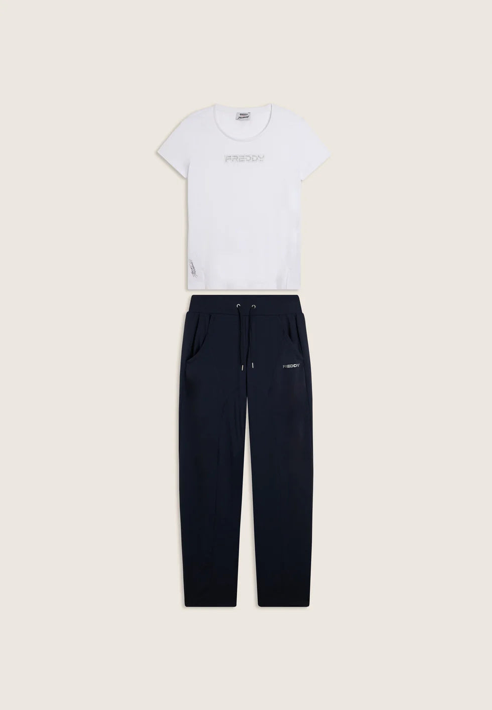 t-shirt + pantalone 